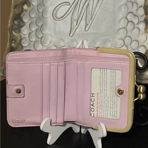 COACH KissLock wallet - Picture 3 of 5